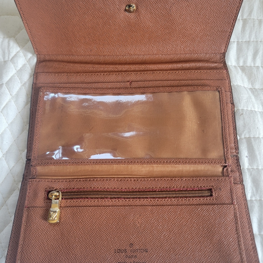 LV Wallet - Picture 3 of 5